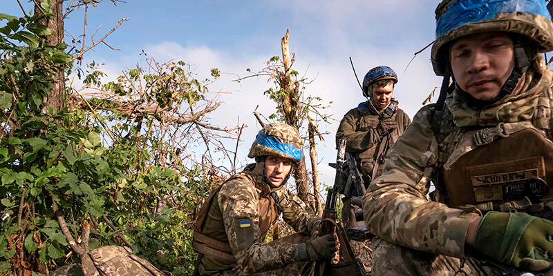 2000 Meters fotograma w Pure Unknown